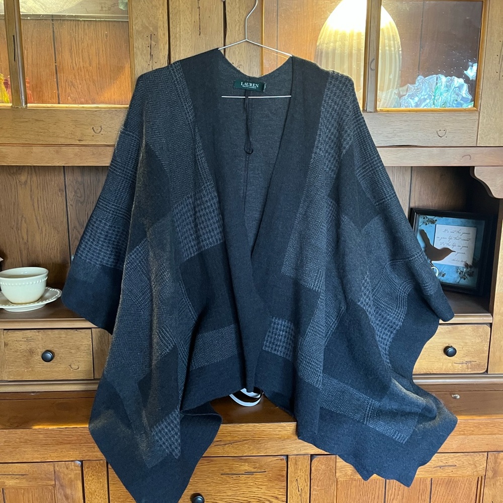 Lauren by Ralph Lauren
Cotton Blend Poncho. Fabric: 60% cotton; 40% modal